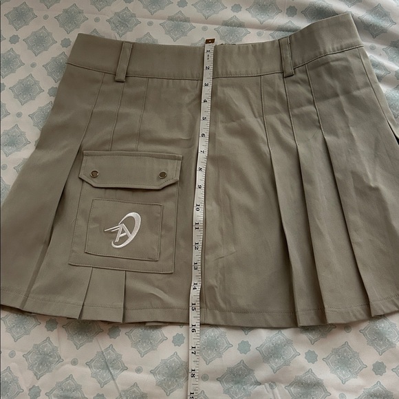Beige Pleated Skirt with Pocket - Picture 4 of 4